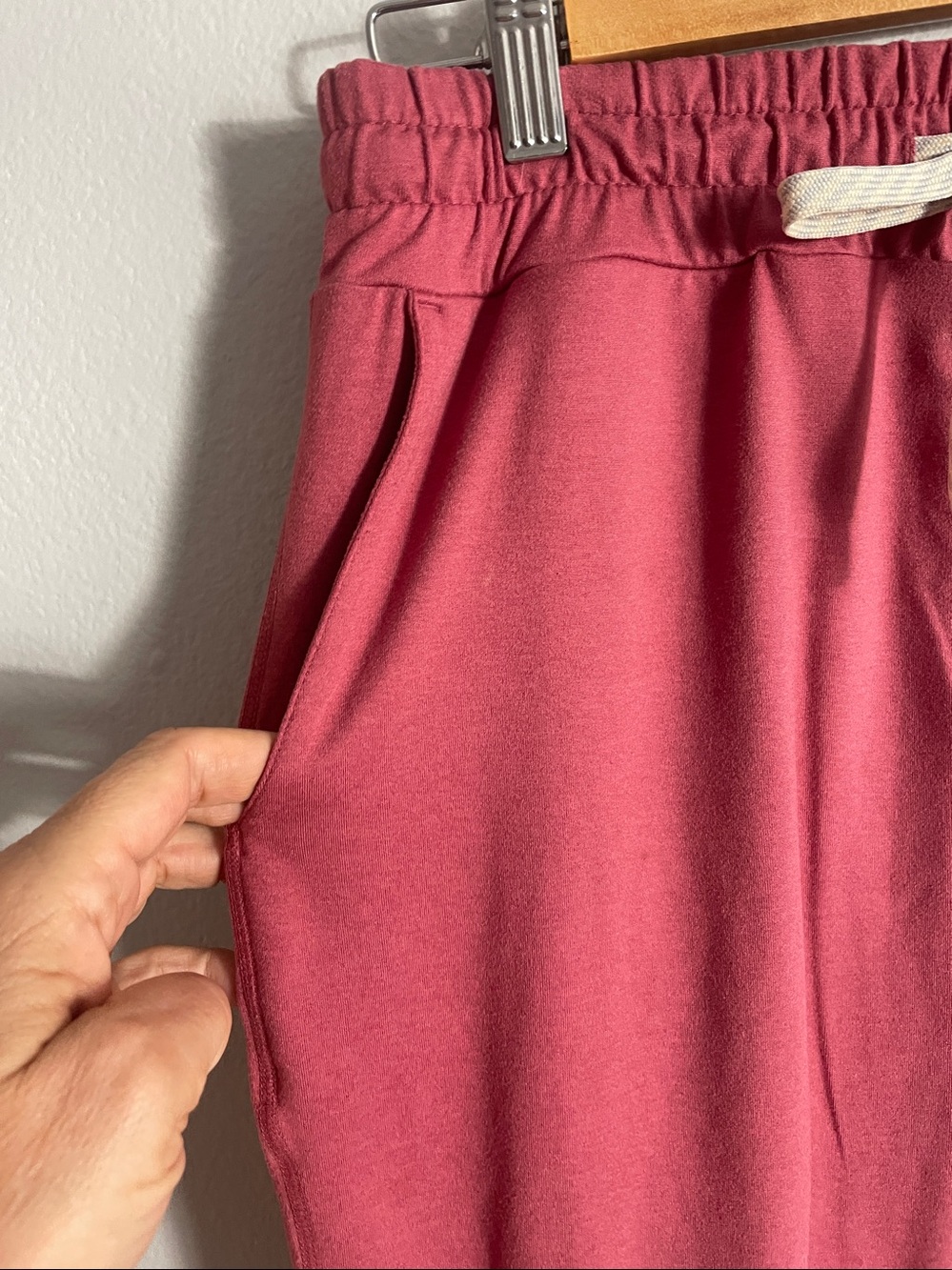 Vuori Women's Pink Joggers Size XS - Picture 5 of 8